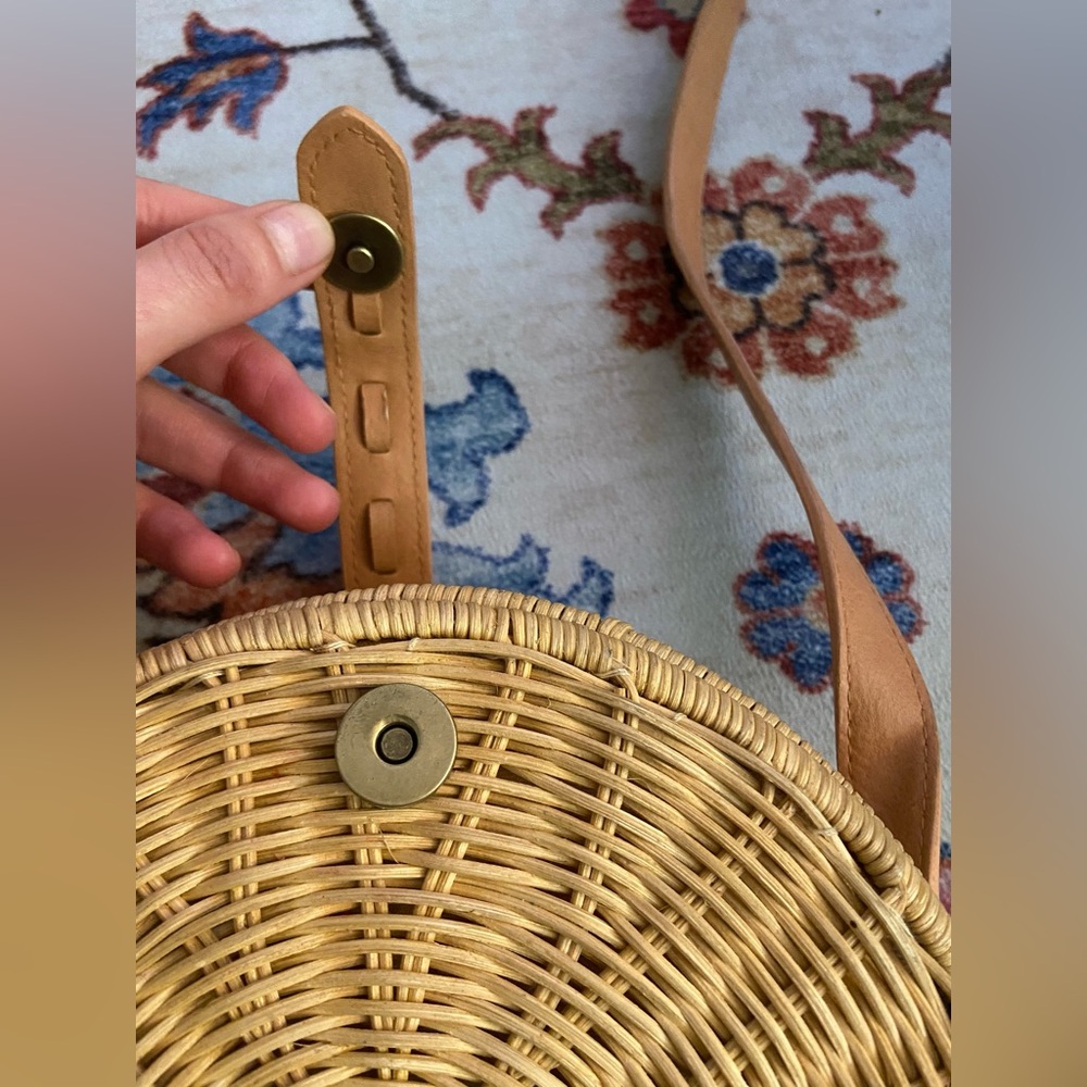 Universal Thread Whicker Circle Crossbody Bag Wit… - image 2